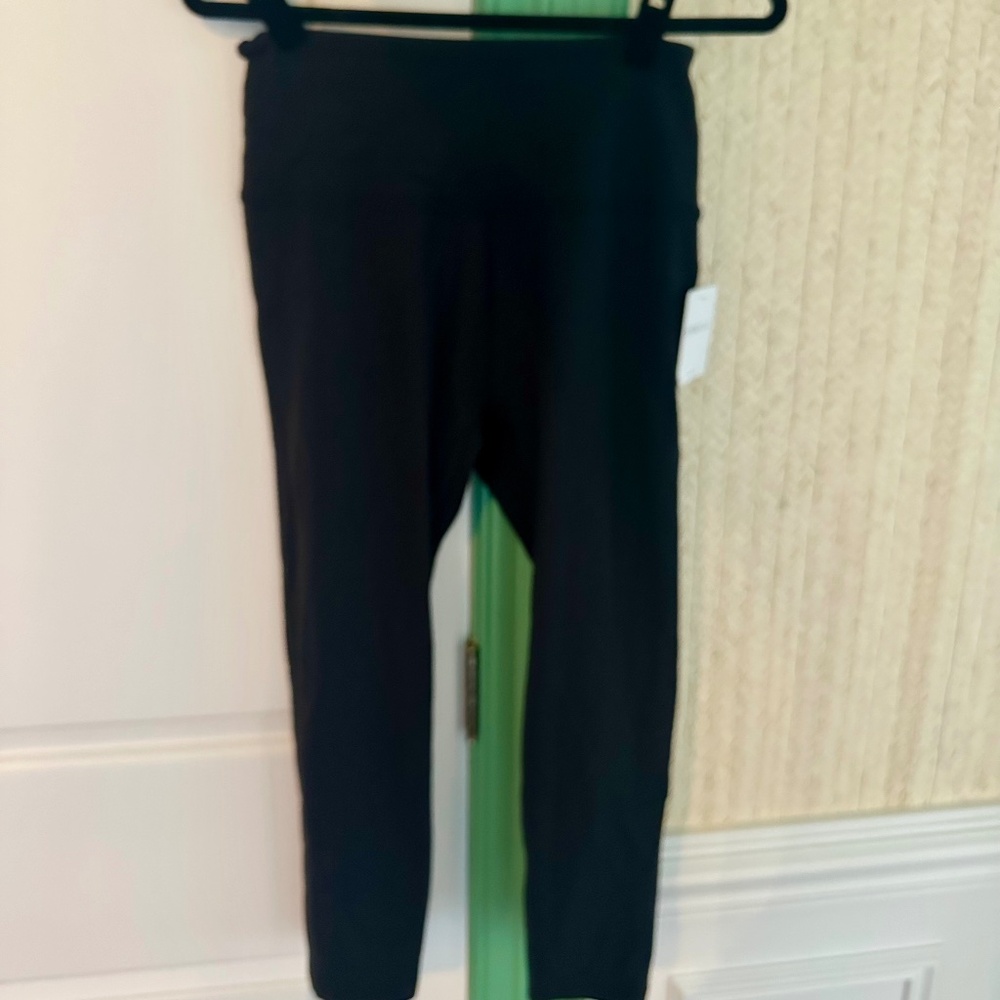 NWT- Womens Beyond Yoga 3/4 black legging- XL